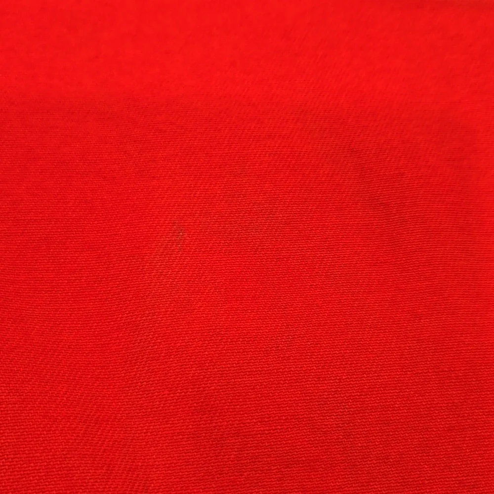 CRATE & BARREL RED APRON. UNISEX.
